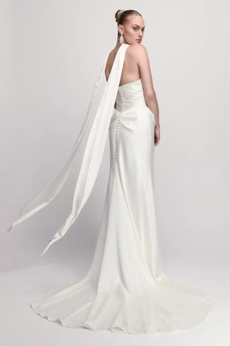 Beyond The Veil: Bridal Accessories to Complete Your Wedding Day Look. Desktop Image