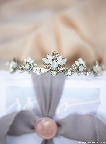 Sara Gabriel Stephanie Tiara $2 default Pale Ivory thumbnail