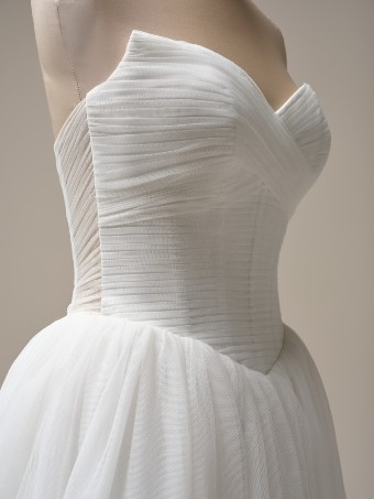 Maggie Sottero Evan 25MC317B01 $6 Ivory (gown with Natural Illusion) thumbnail