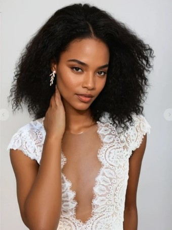 Brides & Hairpins Beta Earrings $1 Gold thumbnail